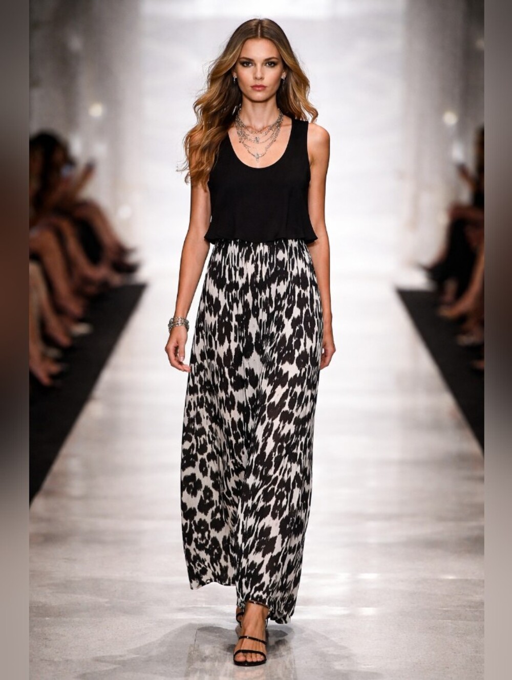 Black & White Ikat Print Maxi Skirt - Sleek Women's Maxi